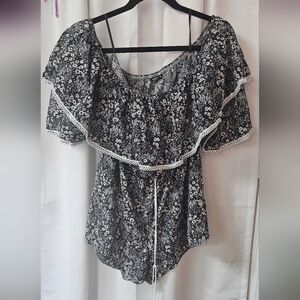 Floral Black and White Off-Shoulder Shorts Jumper